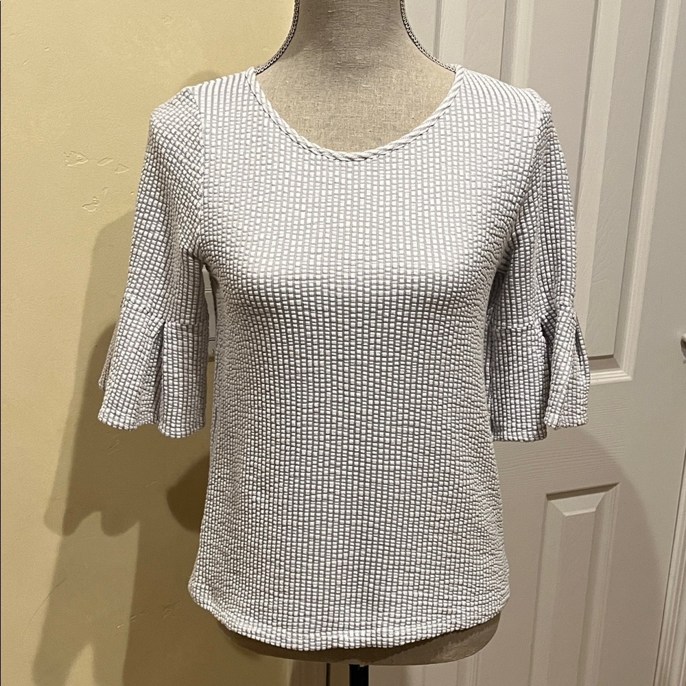 Green Envelope White & Gray Textured Top